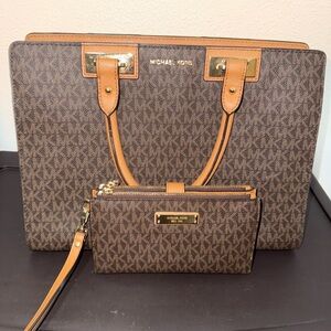 Michael Kors Signature MK Tote & Wallet Set